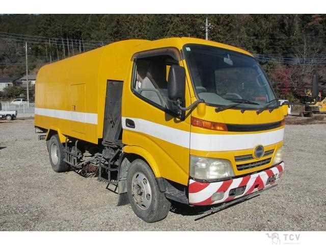 2010 Hino Dutro
