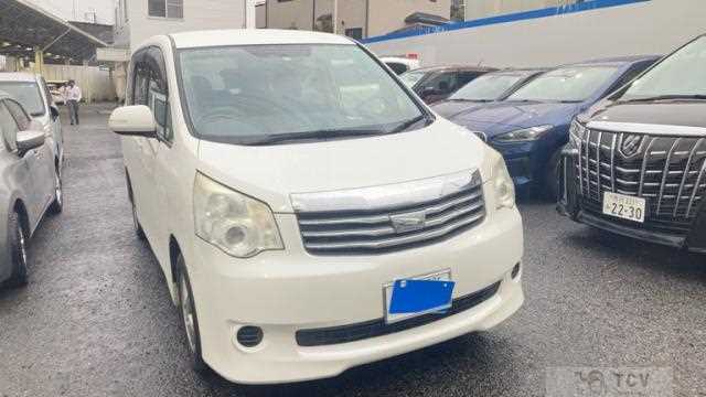 2013 Toyota Noah