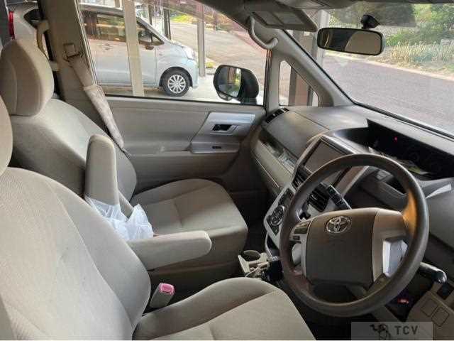 2013 Toyota Noah