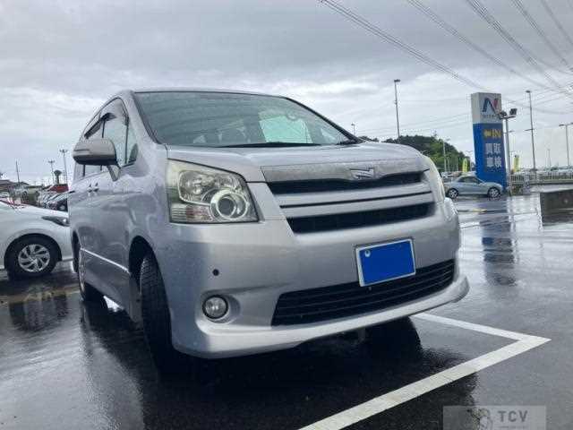 2010 Toyota Noah