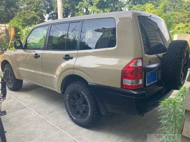 2005 Mitsubishi Pajero