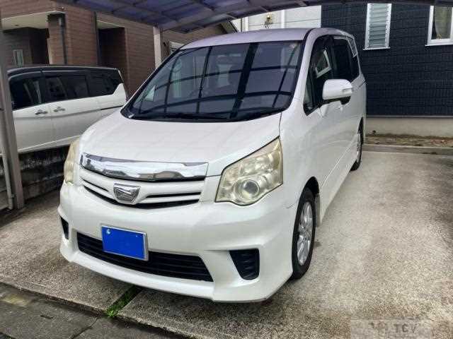 2010 Toyota Noah
