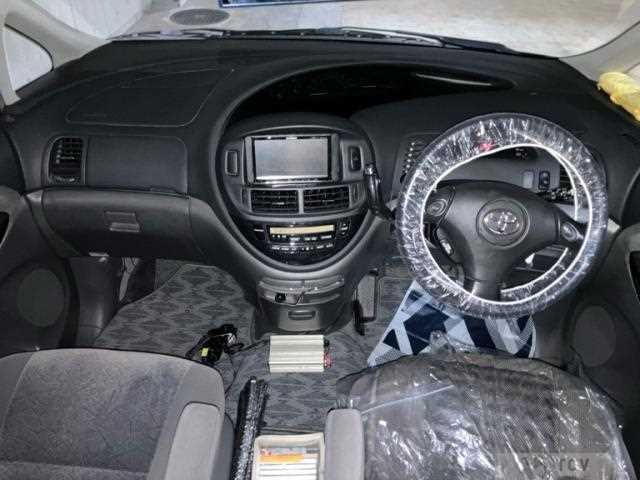2003 Toyota Estima