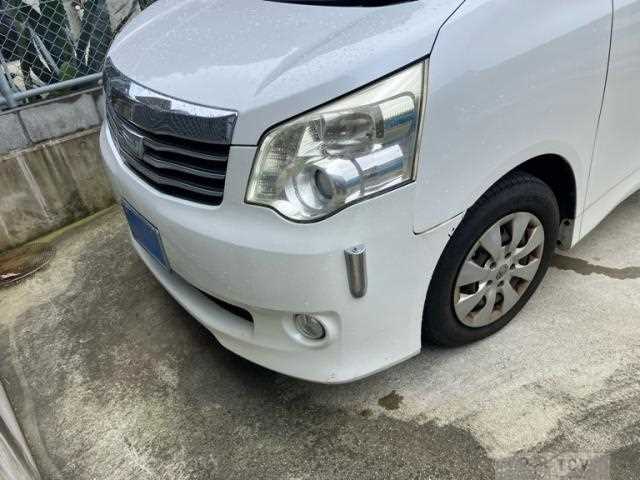 2010 Toyota Noah
