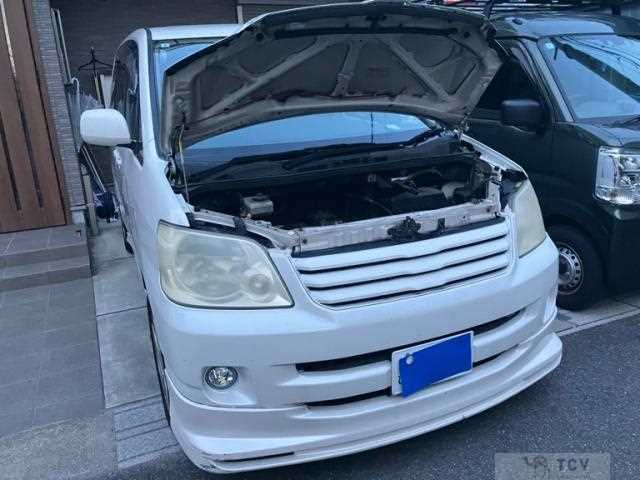2003 Toyota Noah
