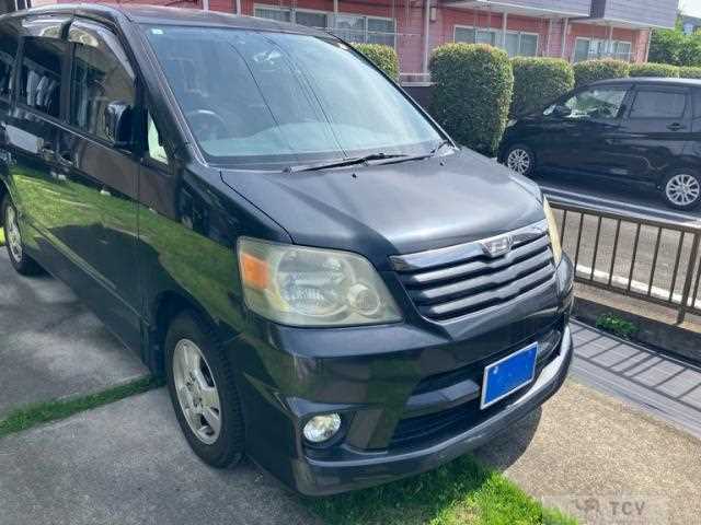 2003 Toyota Noah