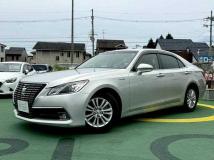 2013 Toyota Crown Hybrid