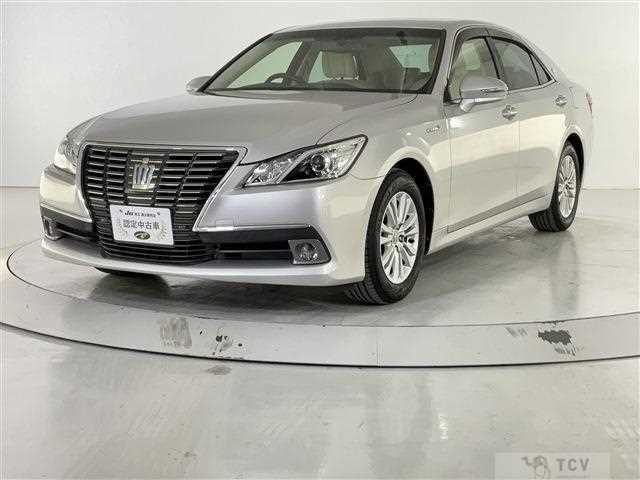 2013 Toyota Crown Hybrid