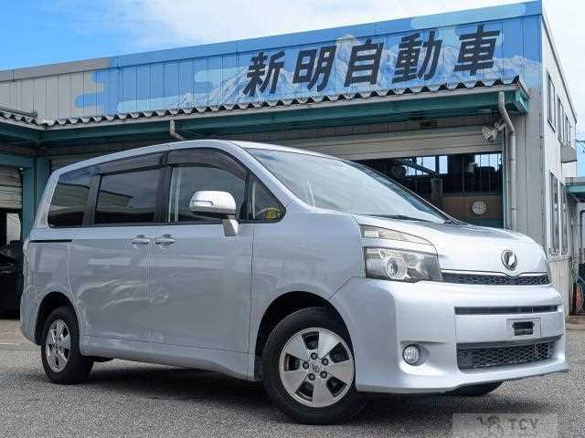 2013 Toyota Voxy