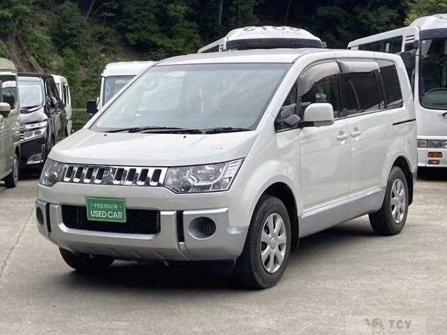 2013 Mitsubishi Delica D5
