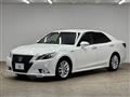 2013 Toyota Crown Hybrid