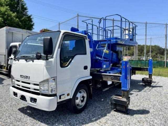 2013 Isuzu Elf Truck