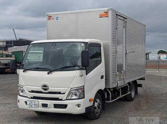 2022 Hino Dutro