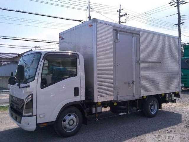 2025 Isuzu Elf Truck