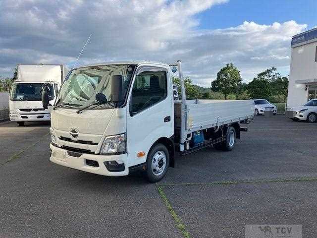 2025 Hino Dutro