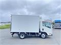 2020 Isuzu Elf Truck