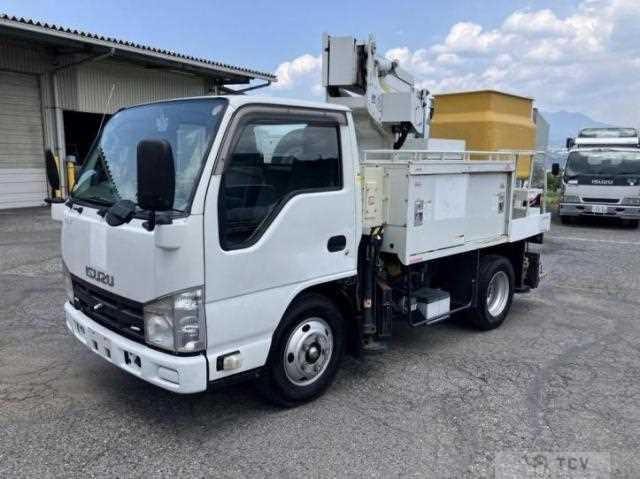 2013 Isuzu Elf Truck