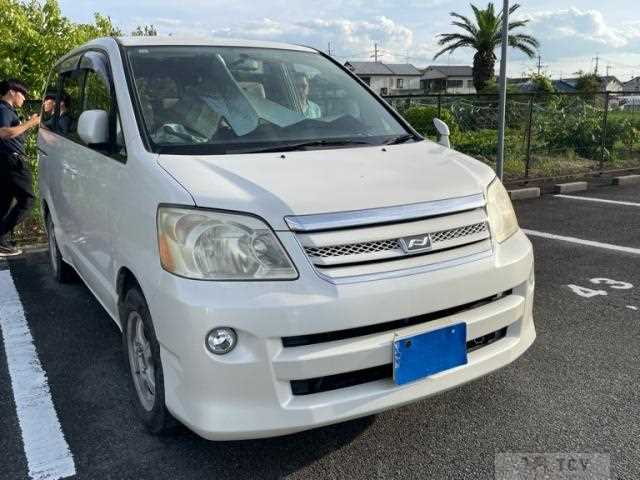 2005 Toyota Noah