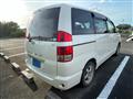 2005 Toyota Noah
