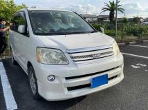 2005 Toyota Noah