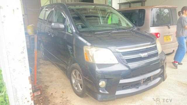 2004 Toyota Noah