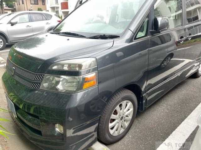 2004 Toyota Voxy