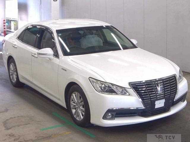 2013 Toyota Crown Hybrid