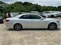 2017 Toyota Crown Hybrid