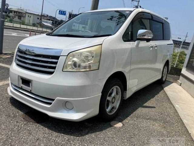 2010 Toyota Noah