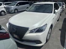 2013 Toyota Crown Hybrid
