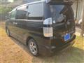 2005 Toyota Voxy