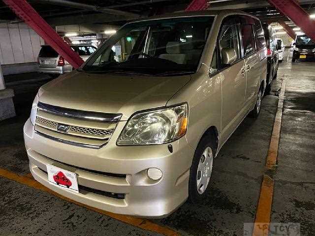 2004 Toyota Noah