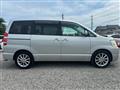 2003 Toyota Noah