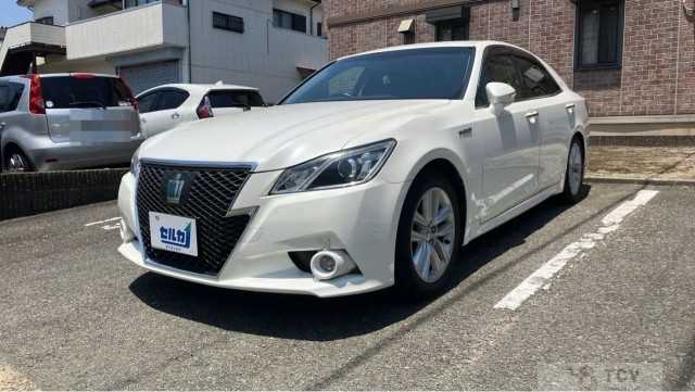 2013 Toyota Crown Hybrid