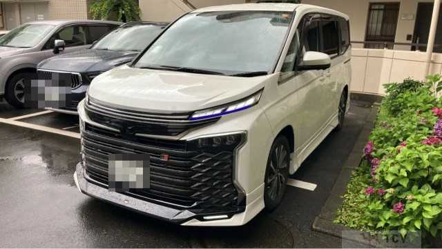 2023 Toyota Voxy