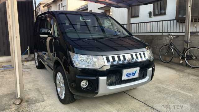 2015 Mitsubishi Delica D5