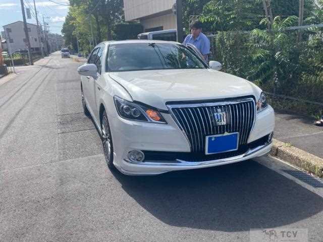 2013 Toyota Crown Majesta