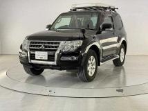 2017 Mitsubishi Pajero
