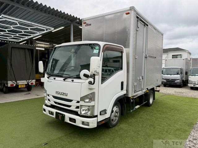 2017 Isuzu Elf Truck