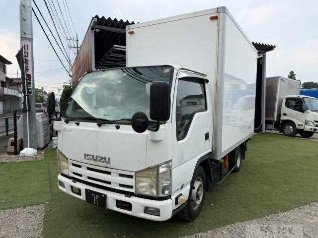 2010 Isuzu Elf Truck