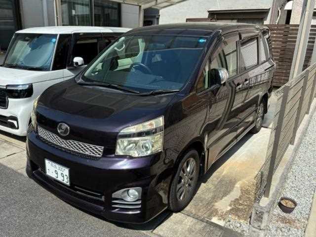 2013 Toyota Voxy