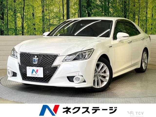 2013 Toyota Crown Hybrid
