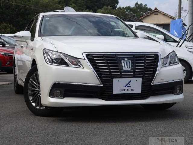 2013 Toyota Crown Hybrid