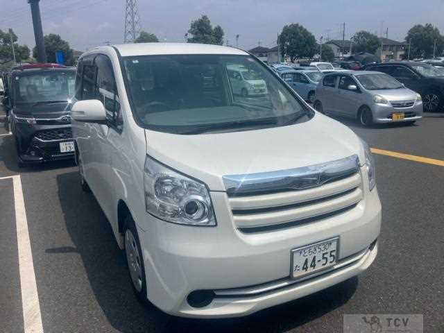2010 Toyota Noah