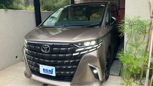 2023 Toyota Alphard Hybrid