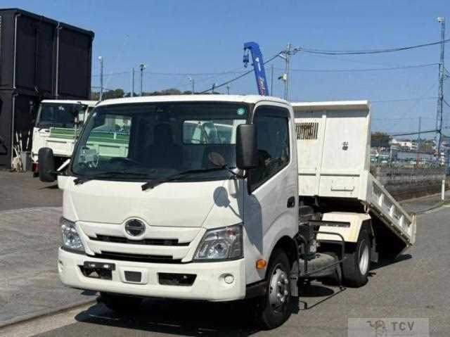 2022 Hino Dutro