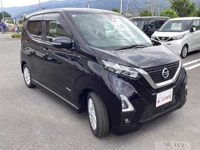2022 Nissan Nissan Others