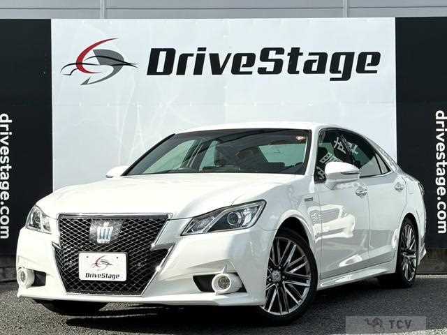 2013 Toyota Crown Hybrid