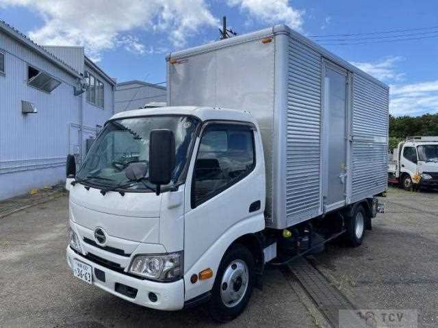 2022 Hino Dutro