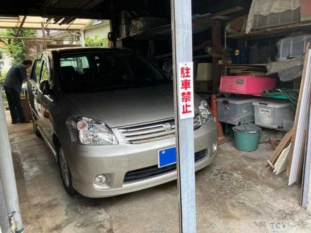 2003 Toyota Raum
